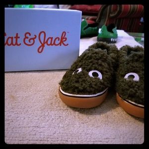 Cat & Jack fluffy Monster Converse size 8